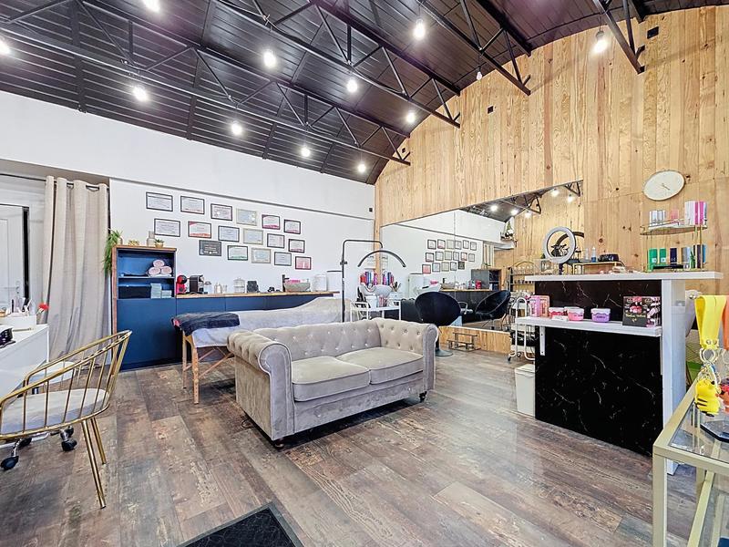 Local commercial - 120 m² - 4 pièces