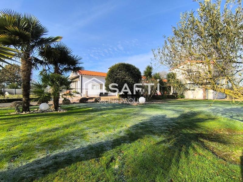 Maison - 250 m² - 8 pièces