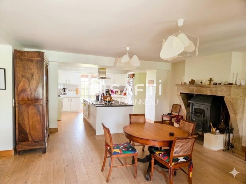 Maison - 400 m² - 16 pièces