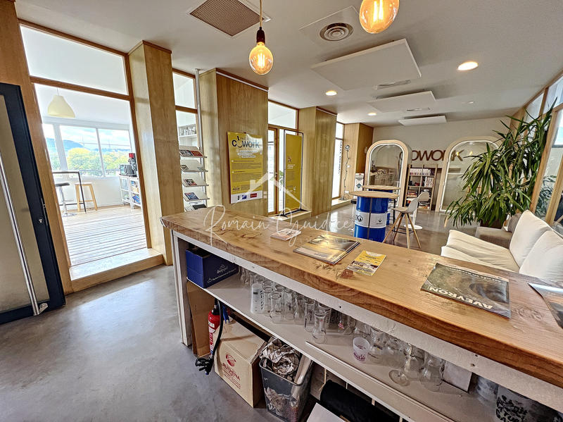 Loft - 311 m² - 8 pièces