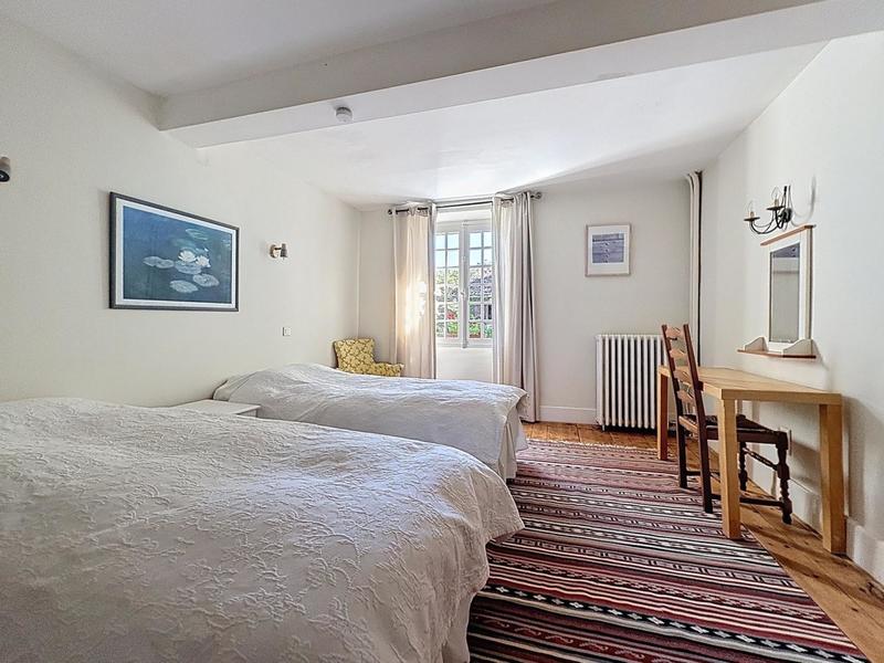 Maison - 463 m² - 19 pièces