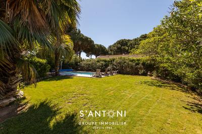 Maison - 202 m² - 8 pièces