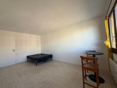 Studio - 30 m² - 1 pièce