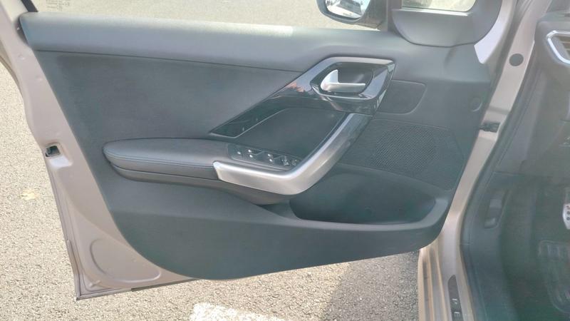 Peugeot 208 1.6 VTi 120 Feline