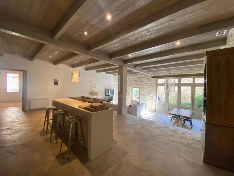 Mas - 242 m² - 8 pièces