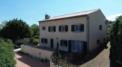 Villa - 232 m² - 8 pièces