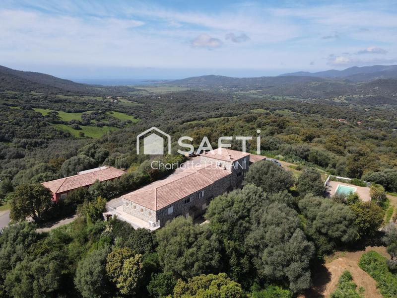 Maison - 520 m² - 17 pièces