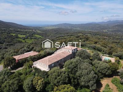 Maison - 520 m² - 17 pièces