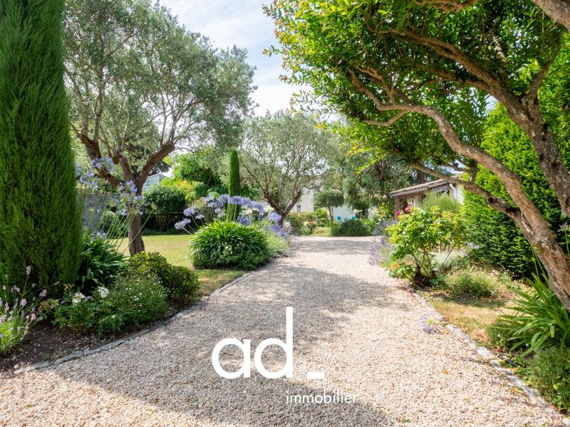 Maison traditionnelle - 320 m² - 12 pièces