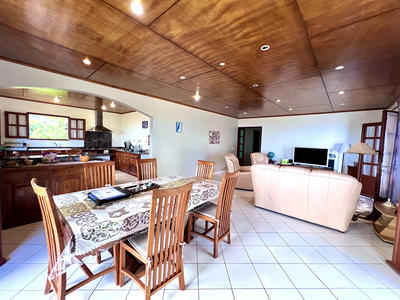 Maison - 280 m² - 8 pièces