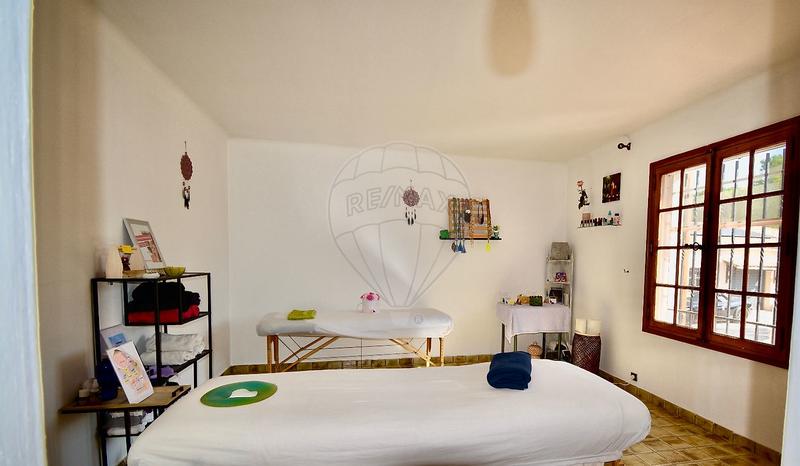 Villa - 250 m² - 6 pièces