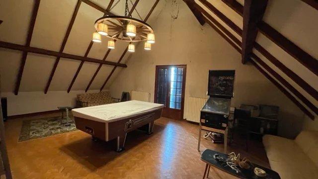 Maison - 220 m² - 6 pièces