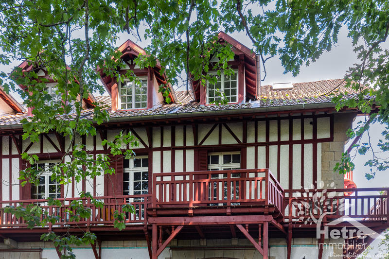 Propriété - 641 m² - 12 pièces