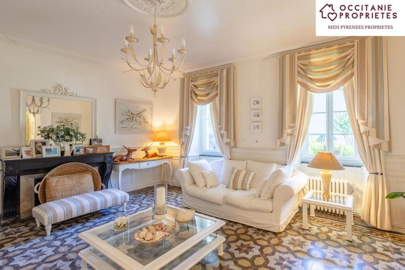 Maison de maîtres - 276 m² - 9 pièces