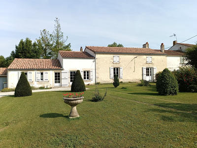 Maison - 215 m² - 10 pièces