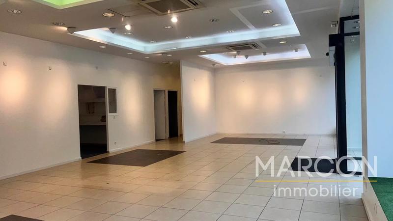 Local commercial - 124 m² - 6 pièces