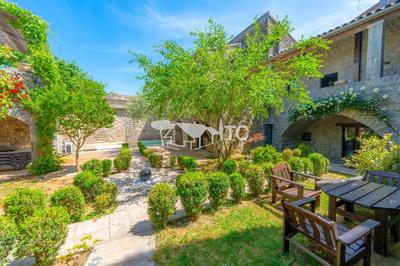 Maison - 425 m² - 10 pièces