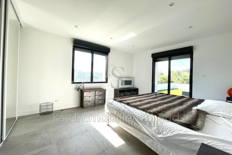 Villa - 297 m² - 9 pièces