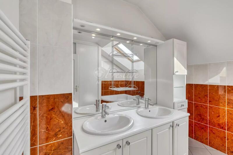 Maison - 168 m² - 8 pièces