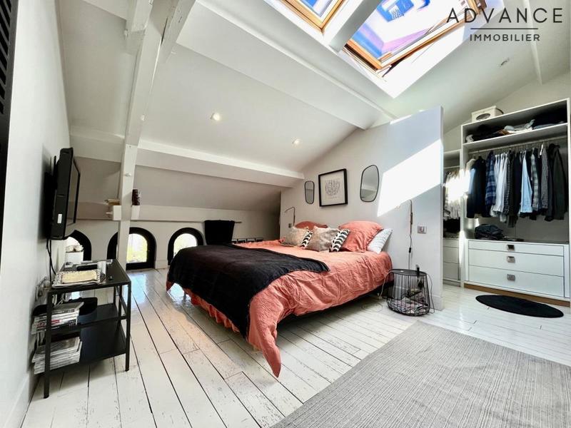 Maison - 315 m² - 12 pièces