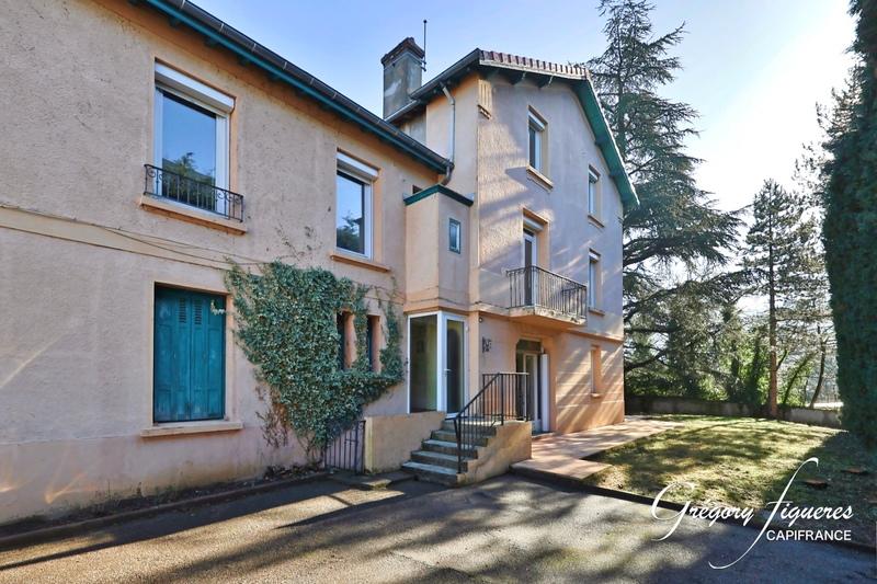Maison - 200 m² - 8 pièces