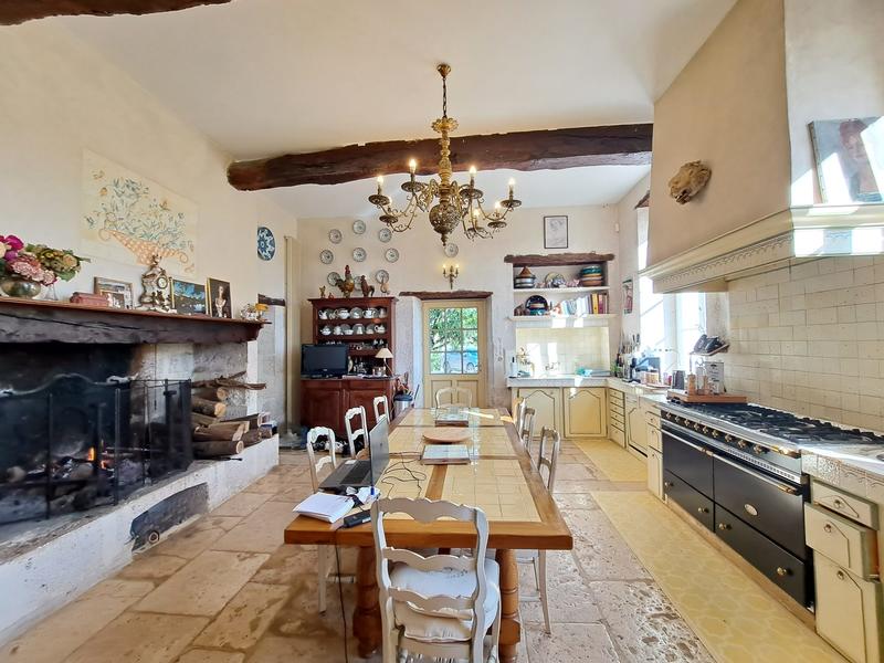 Maison - 665 m² - 20 pièces