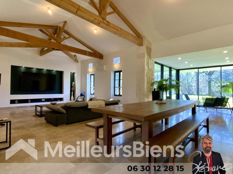 Maison - 258 m² - 9 pièces