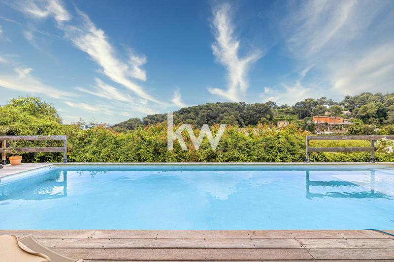 Maison - 220 m² - 4 pièces