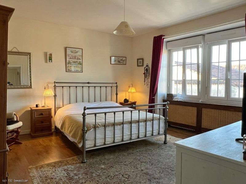 Maison - 302 m² - 9 pièces