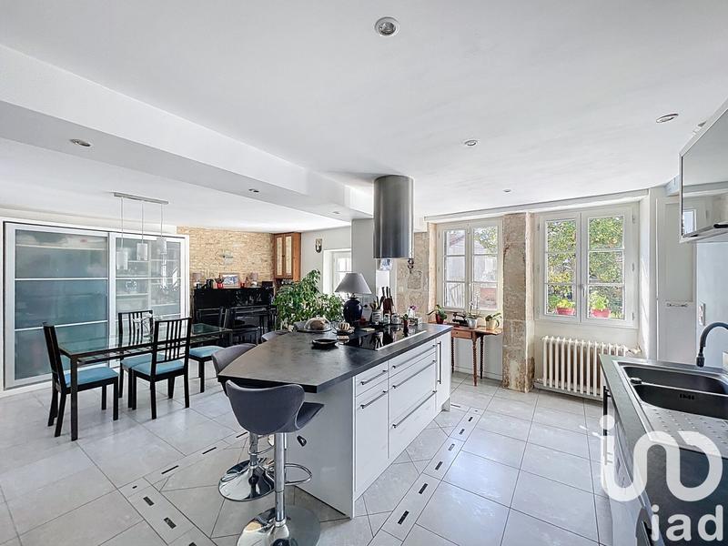 Maison - 214 m² - 7 pièces