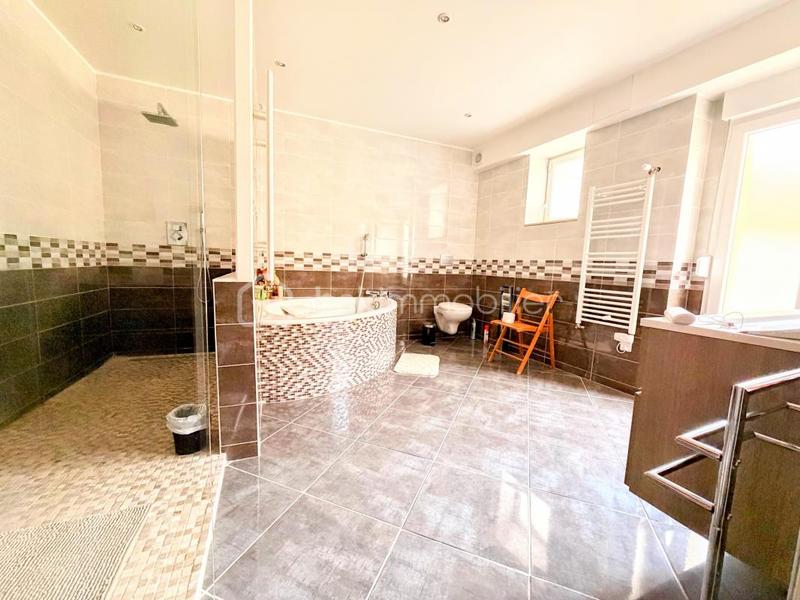 Maison - 289 m² - 12 pièces