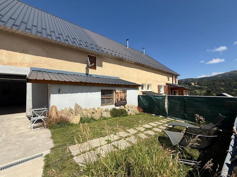 Appartement - 104 m² - 2 pièces