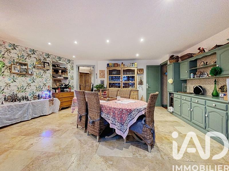 Maison - 234 m² - 7 pièces