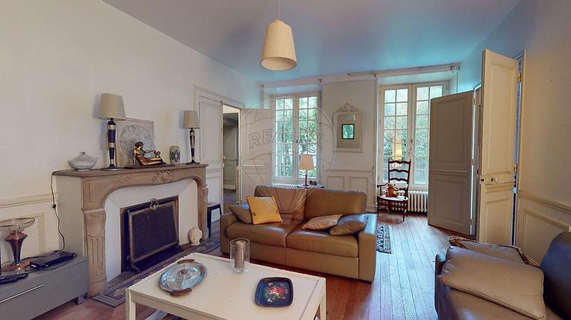 Propriété - 420 m² - 14 pièces