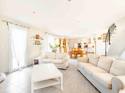 Maison traditionnelle - 148 m² - 6 pièces