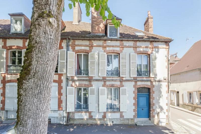 Maison - 201 m² - 9 pièces