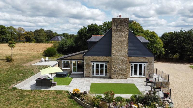 Maison - 284 m² - 8 pièces