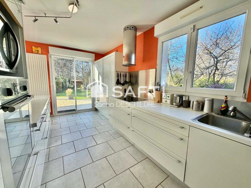 Maison - 210 m² - 6 pièces