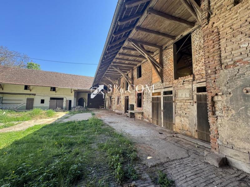 Maison - 390 m² - 8 pièces