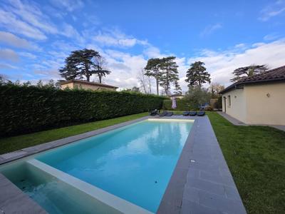 Villa - 300 m² - 7 pièces