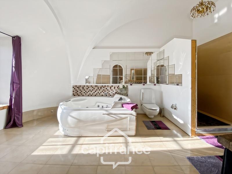 Maison - 318 m² - 8 pièces