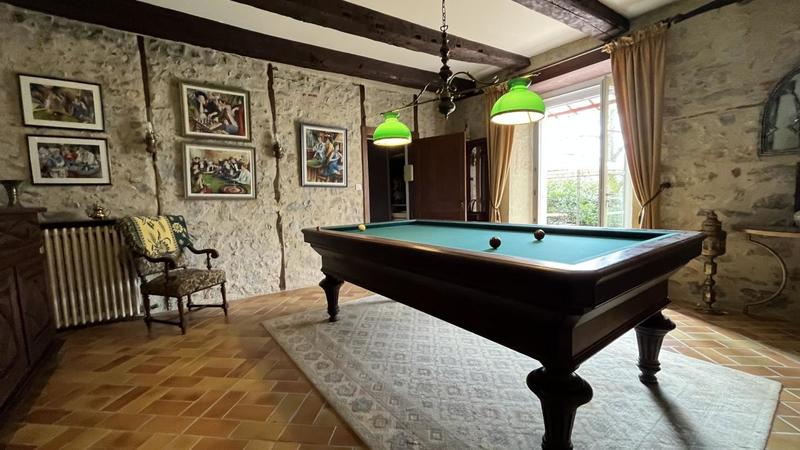 Maison - 300 m² - 8 pièces