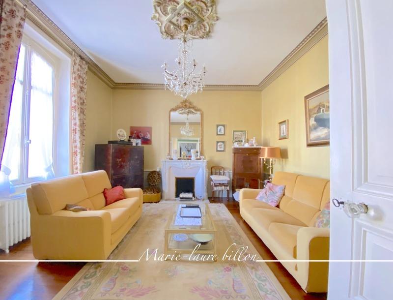 Maison - 222 m² - 8 pièces