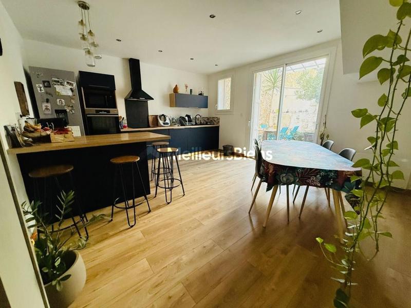 Maison - 182 m² - 7 pièces