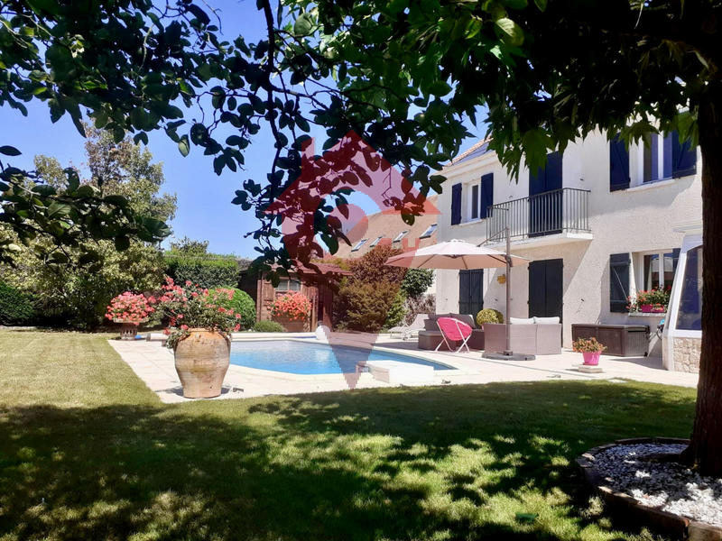 Maison - 180 m² - 8 pièces