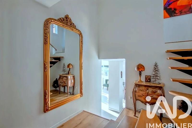 Maison - 243 m² - 9 pièces