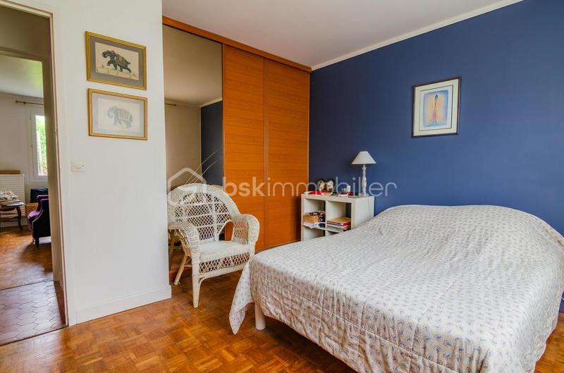 Pavillon - 180 m² - 7 pièces