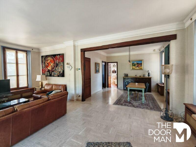 Propriété - 312 m² - 12 pièces