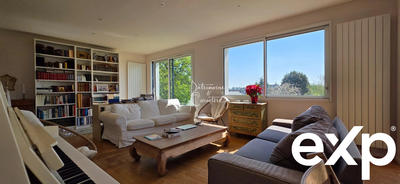 Maison - 215 m² - 9 pièces