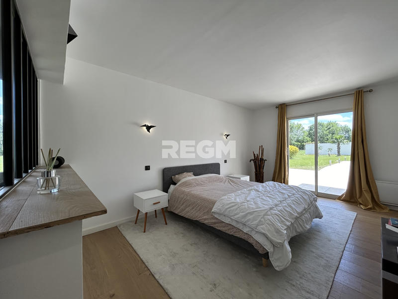 Maison - 205 m² - 7 pièces